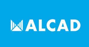 Logo de la empresa alcad con letras blancas y fondo azul, empresa de interfonos y videoporteros